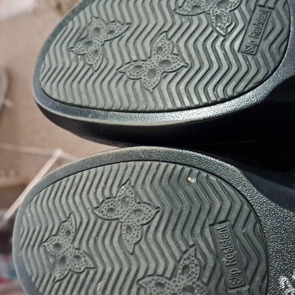 Shoes - Picture 4 of 4